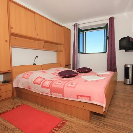 Seaside Holiday House Sibenik - 6635 Holiday home Sibenik